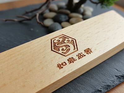 CO2 laser engraving machine marking on wooden handicrafts