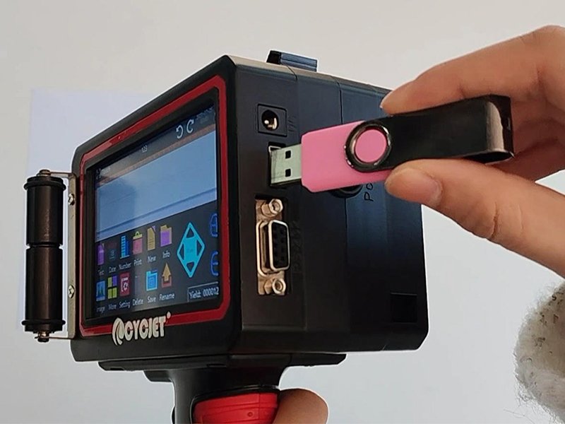 Import log via USB on handheld inkjet printer